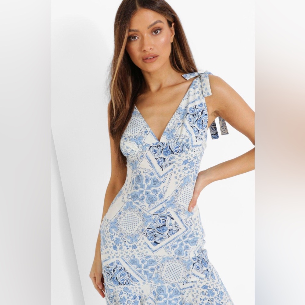 Boohoo Blue & White Porcelain Printed Midi Dress